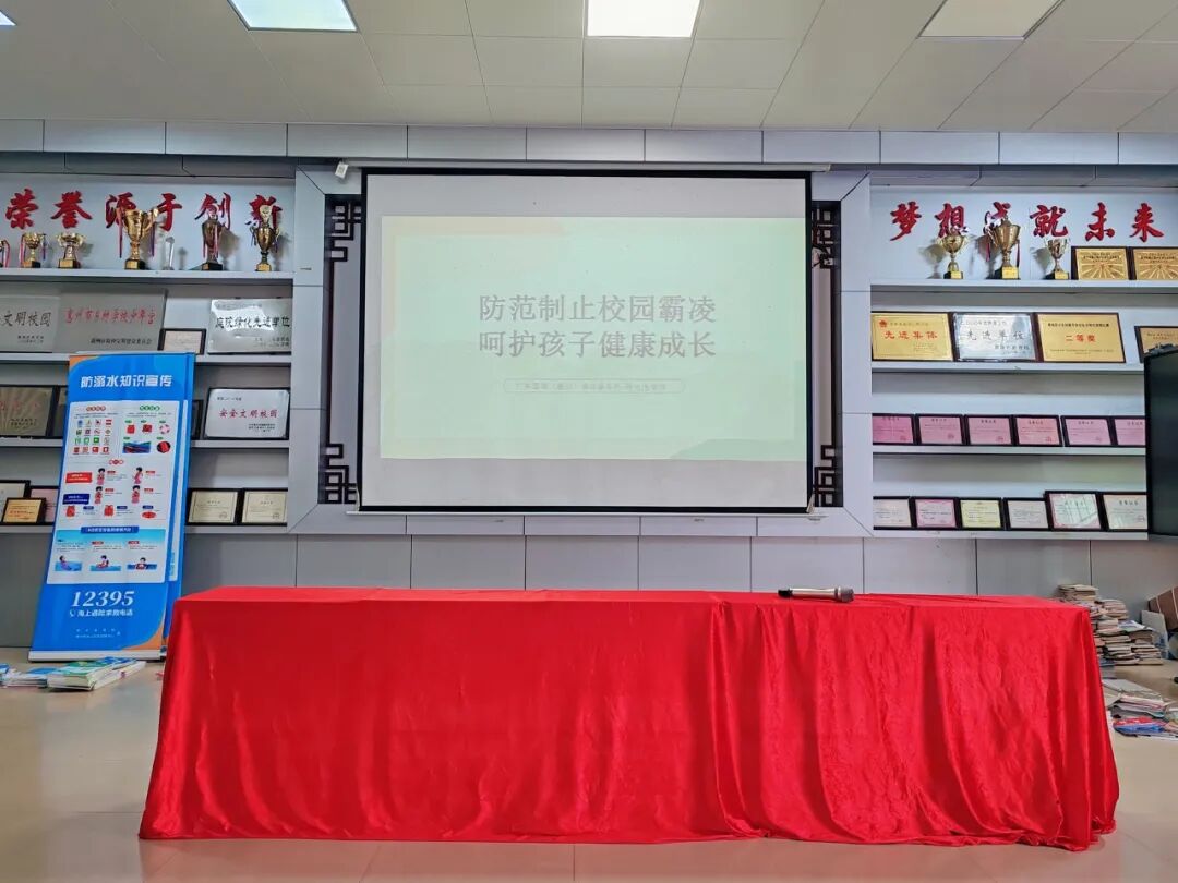 钟光浩律师校园普法讲座现场